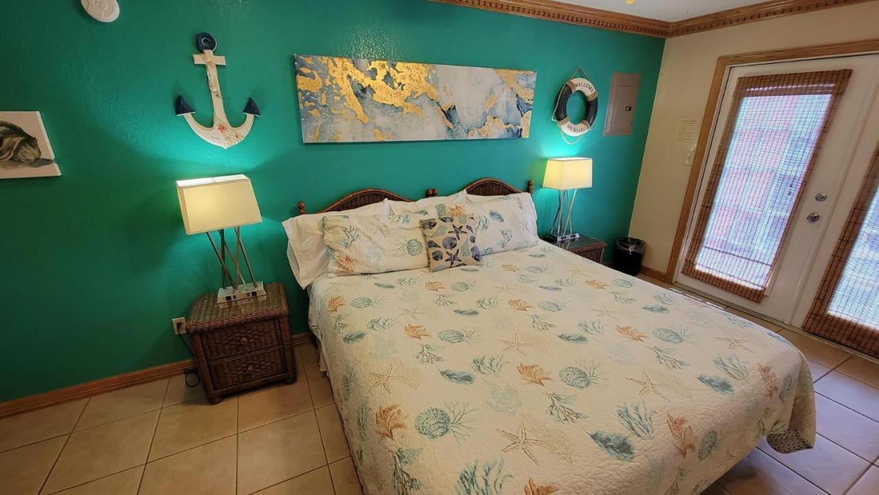 Cozy 2 Bedroom With Big Pool - Campeche Triplex Unit C Home Юг Падре Айленд Экстерьер фото